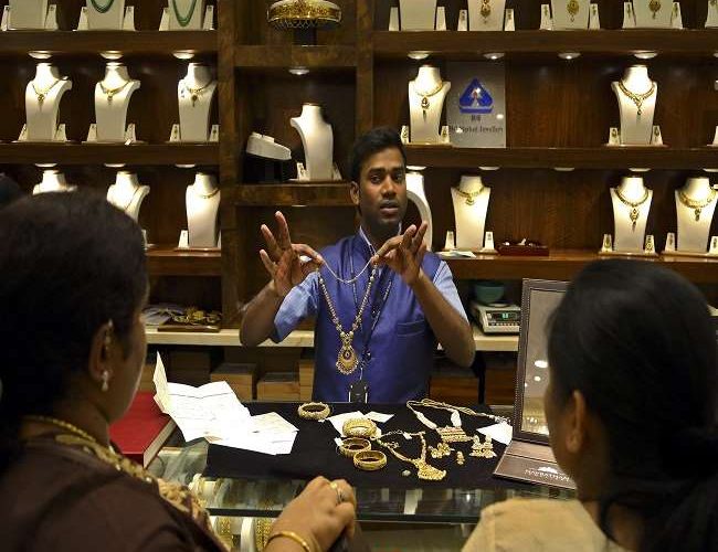 Gold Price Today: सोने के भाव में गिरावट, जानिए कितना सस्ता हो गया है 10 gm Gold