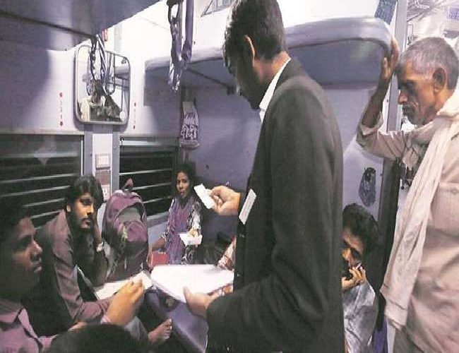 Indian Railways: टीटीई को मानसून सत्र में अंग्रेजों के जमाने की सजा से मुक्ति की उम्मीद, जानें क्या है पूरा मामला