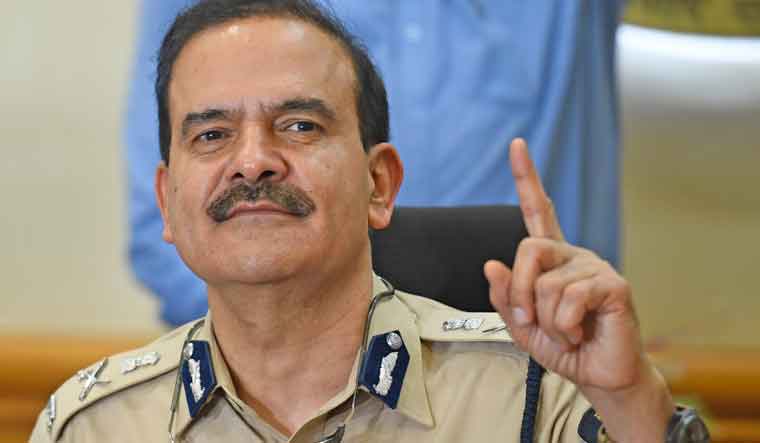 मुंबई के पूर्व पुलिस आयुक्त परमबीर सिंह के खिलाफ रंगदारी का मामला, 6 पुलिसकर्मी समेत 8 लोगों के खिलाफ FIR