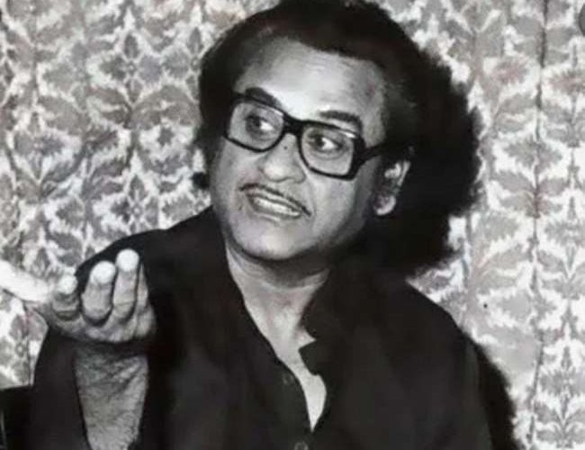 Happy Birthday Kishore Kumar: हॉस्टल के कमरे में किताबों के अलावा इन चीजों को भी साथ रखते थे किशोर कुमार, जानें उनके बारे में कई दिलचस्प बातें