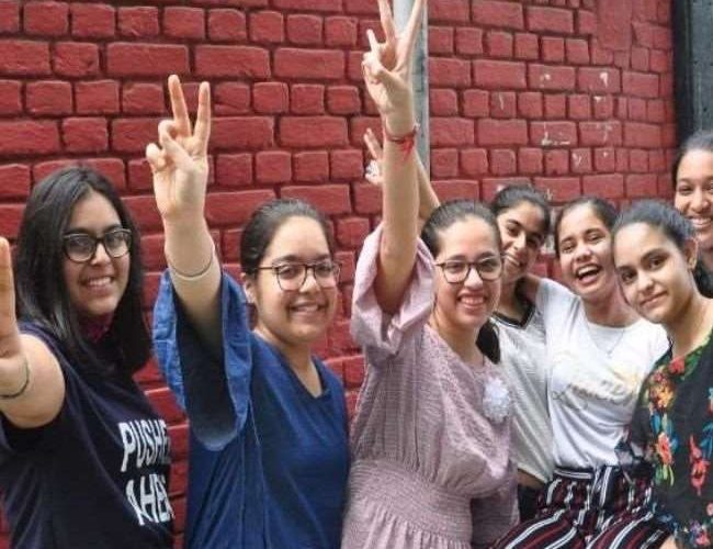 CBSE 10th Result 2021:100 फीसदी के करीब रहा रिजल्ट सीबीएसई 10वीं का रिजल्ट, इन 10 रीजन ने किया बेहतर प्रदर्शन