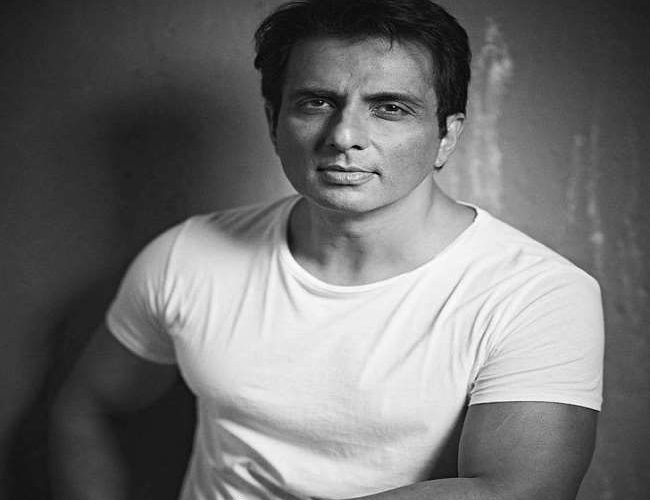 Sonu Sood पर कसा इनकम टैक्स विभाग का शिकंजा, ढाई सौ करोड़ रुपए की वित्तीय गड़बड़ियों में पाए गए संलिप्त!