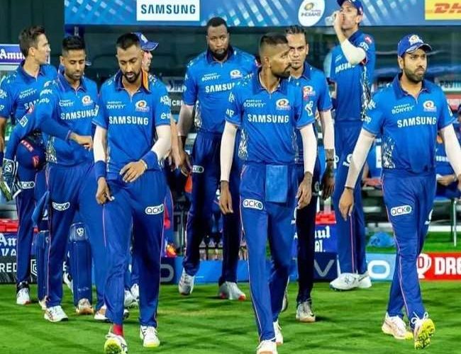 IPL 2021 MI vs RR Live: मुंबई के कप्तान रोहित शर्मा ने टास जीतकर गेंदबाजी का फैसला किया