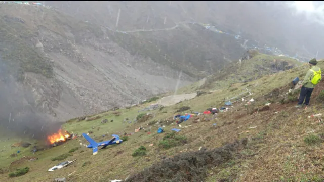 केदारनाथ में यात्रियों को ले जा रहा हेलिकॉप्टर क्रैश, पायलट समेत 7 लोगों की मौत; सामने आया वीडियो