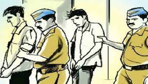 पेड़ से लटका मिला था व्यक्ति… पुलिस ने दर्ज किया हत्या का मामला, 2 लोग गिरफ्तार